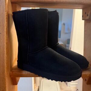 NWOT UGG Women's Classic Short II - Black, Size 9